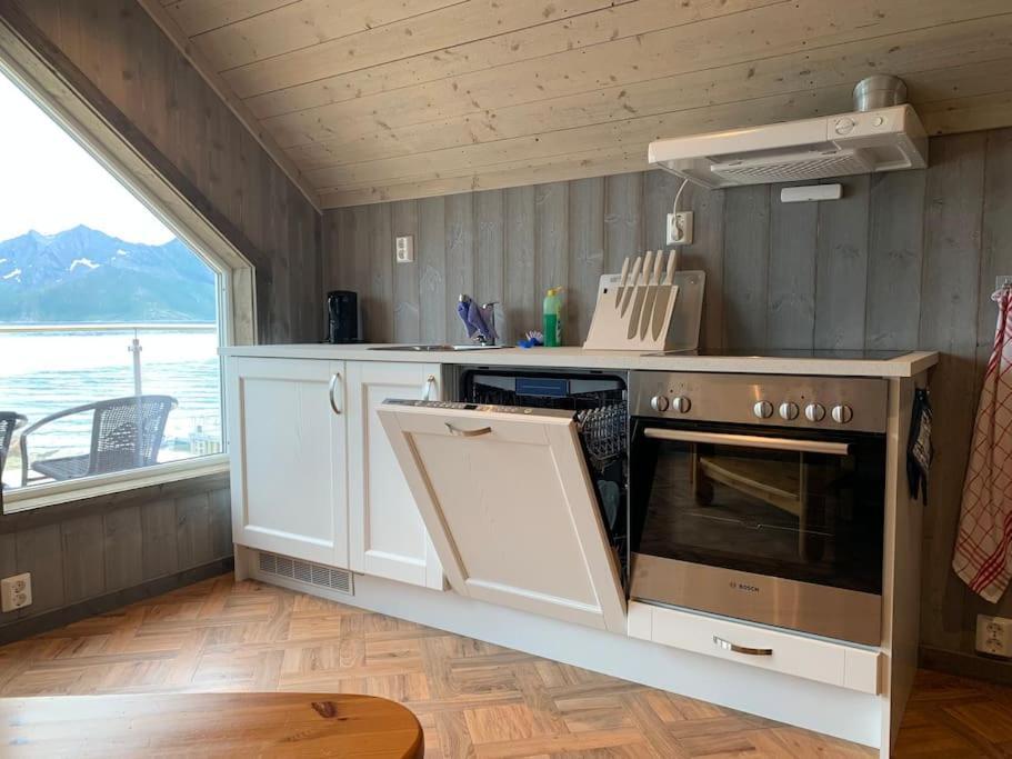 Leilighet I Rorbu Pa Kaldfarnes - Yttersia Senja Extérieur photo