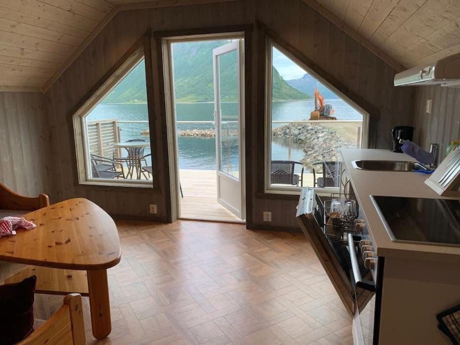Leilighet I Rorbu Pa Kaldfarnes - Yttersia Senja Extérieur photo